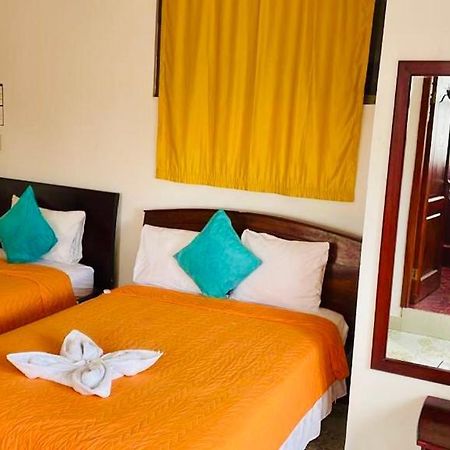 Hospedaje Carliza II Backpackers Puerto Ayora  Exterior photo