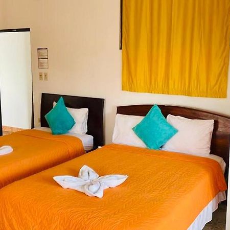 Hospedaje Carliza II Backpackers Puerto Ayora  Exterior photo