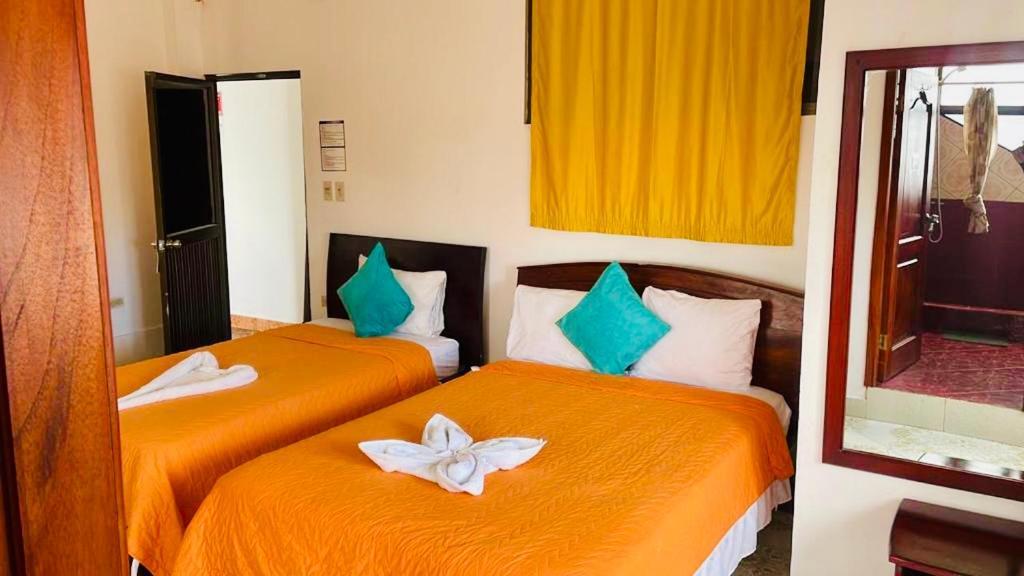 Hospedaje Carliza II Backpackers Puerto Ayora  Exterior photo