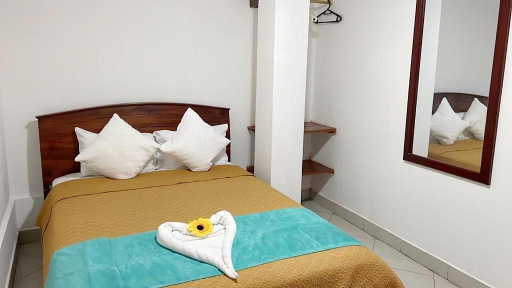 Hospedaje Carliza II Backpackers Puerto Ayora  Exterior photo